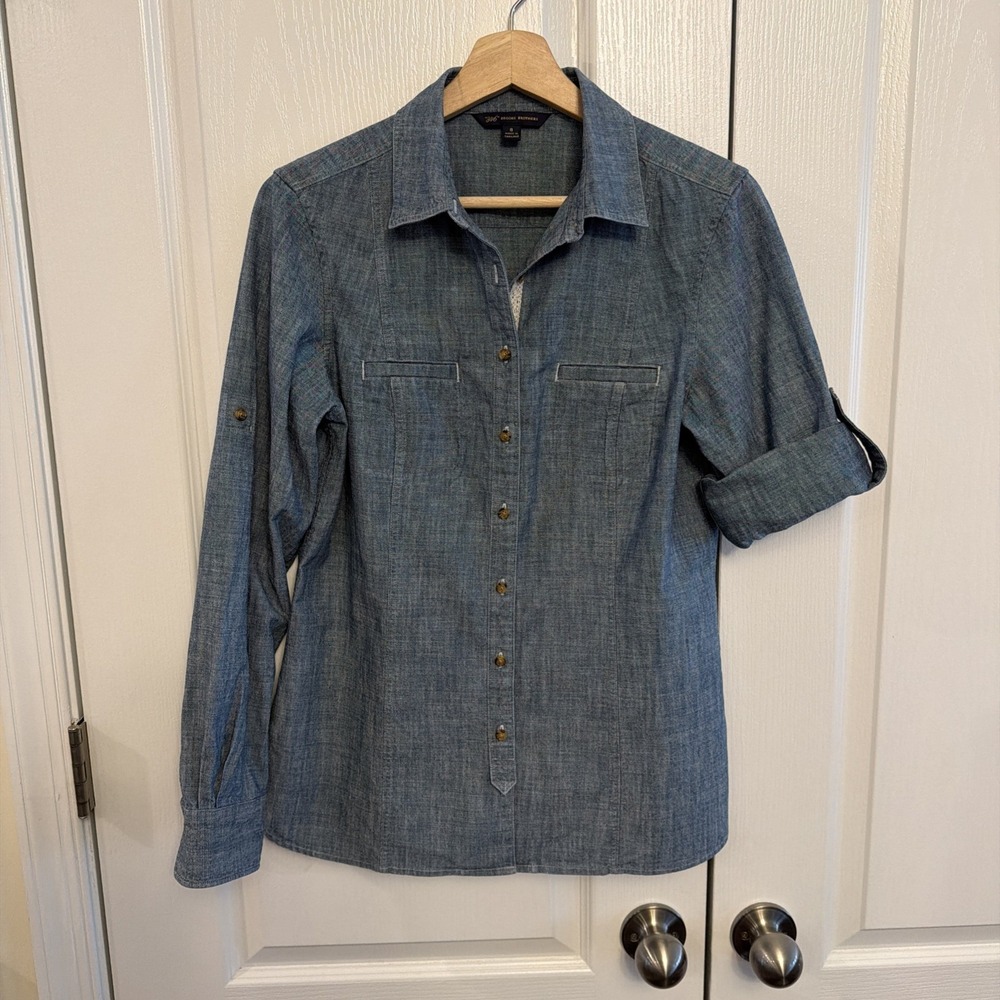 Brooks Brothers 846 Women's Sz 8 Long Sleeve Button Up Blue Chambray Lace Accent